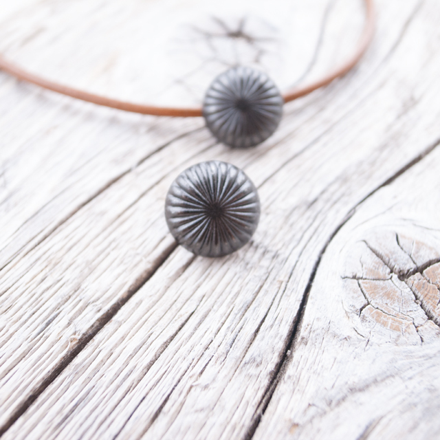 コンチョボタン