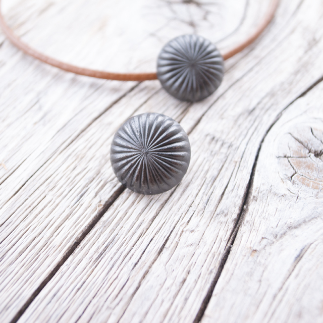 コンチョボタン