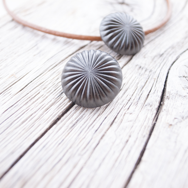 コンチョボタン