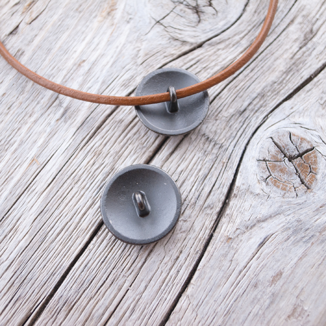 コンチョボタン