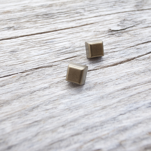 キューブの形のメタルボタン 10mm <メタルボタン卸通販 タカシマ＞