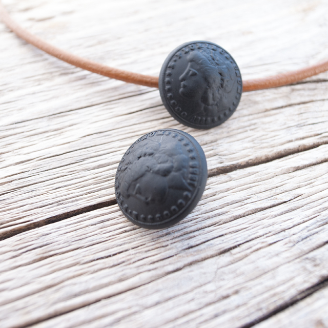 コンチョボタン