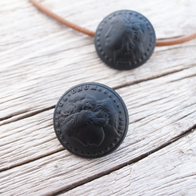 コンチョボタン