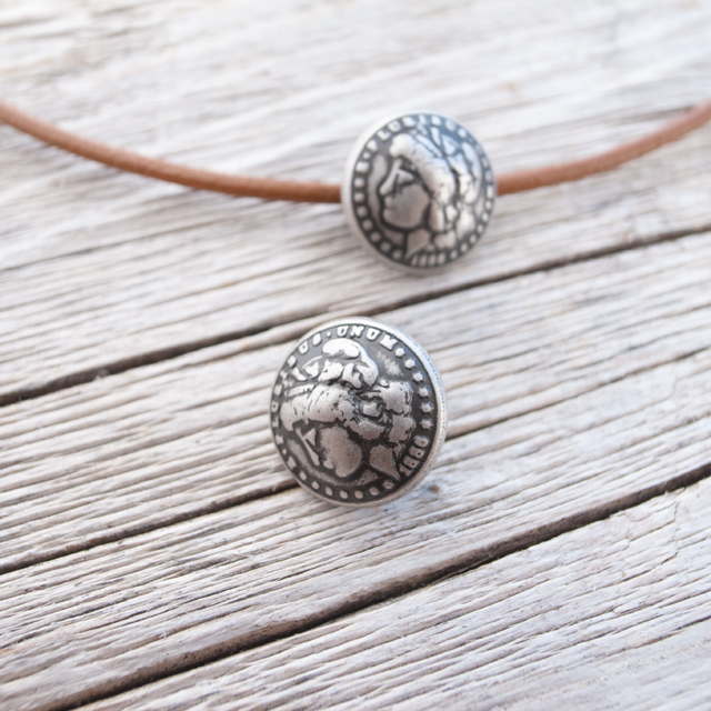 コンチョボタン