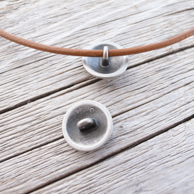 コンチョボタン