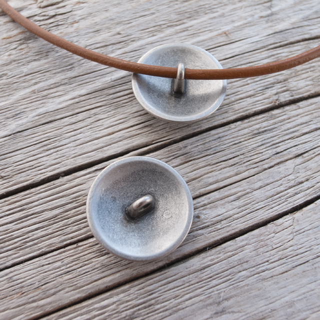 コンチョボタン