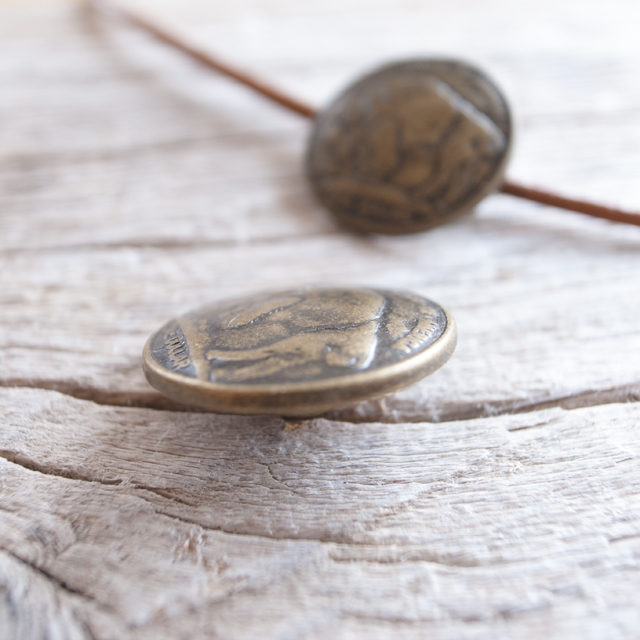 コンチョボタン