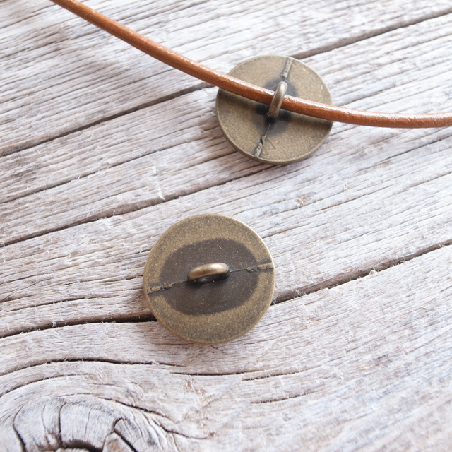 コンチョボタン