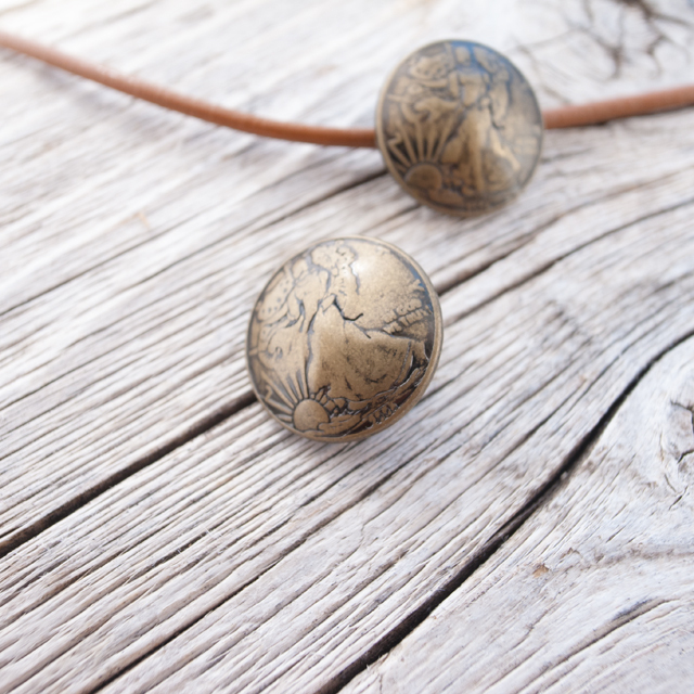 コンチョボタン