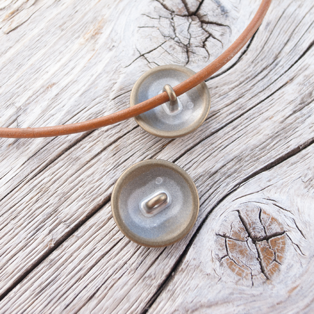 コンチョボタン