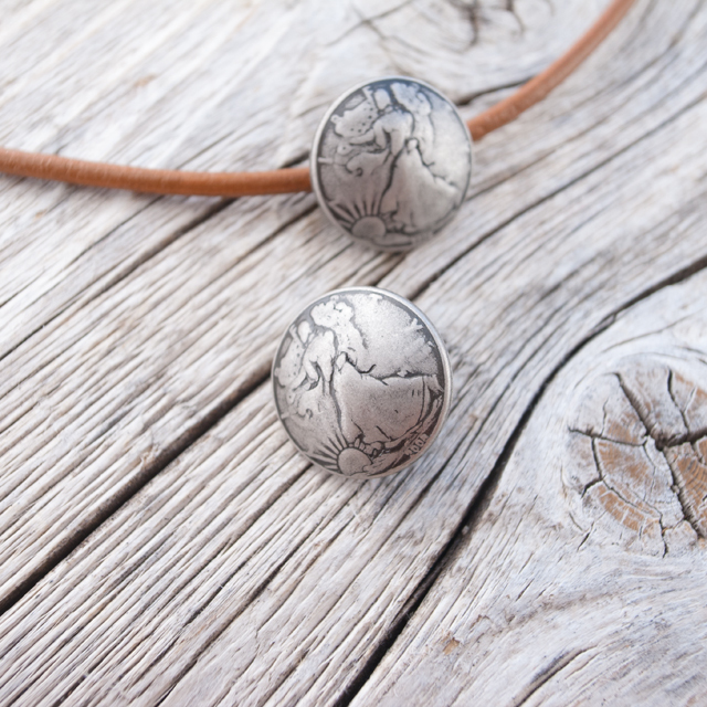 コンチョボタン