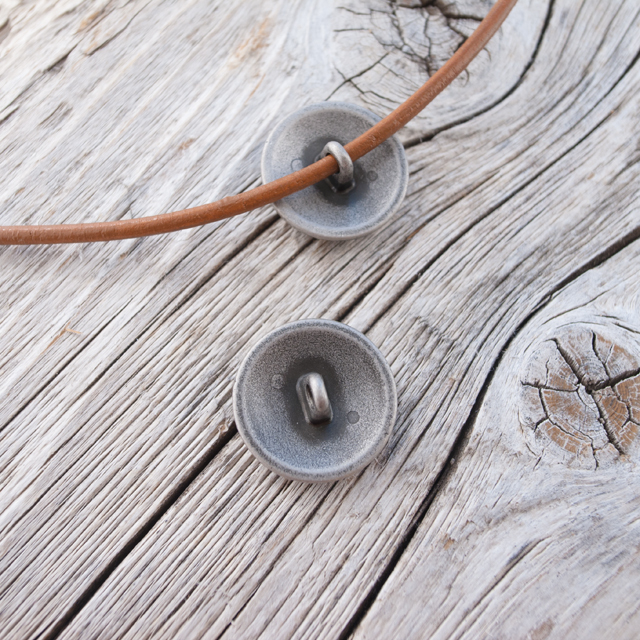 コンチョボタン