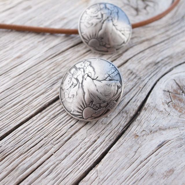 コンチョボタン