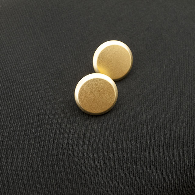 フォルナセッティ＃5ピエロボタン磁器製70年代ボタンゴールド メタルボタン 18mm | 《ボタン専門店タカシマ》 貝ボタン