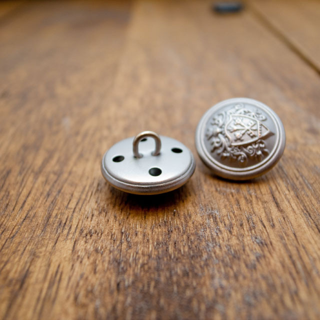 【丸型(エンブレムボタン)】真鍮ボタン#DM108 1穴1８mm　C/#SM