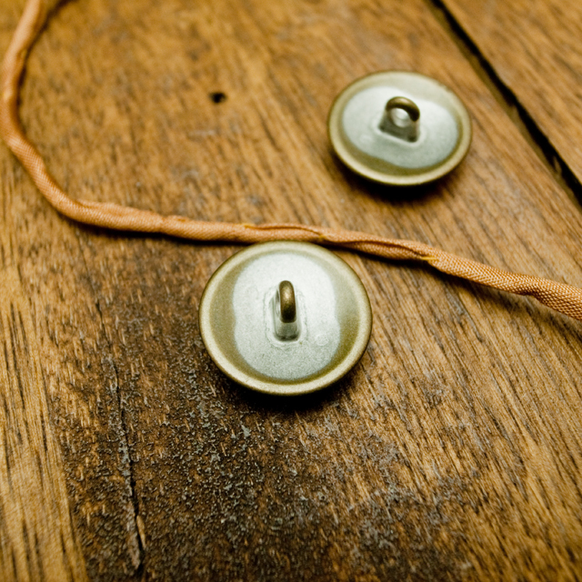 【丸型(ヴィンテージデザイン)】真鍮×クリスタルラインストーンボタン#LC660 1穴 C/#ap【アンティークゴールド】