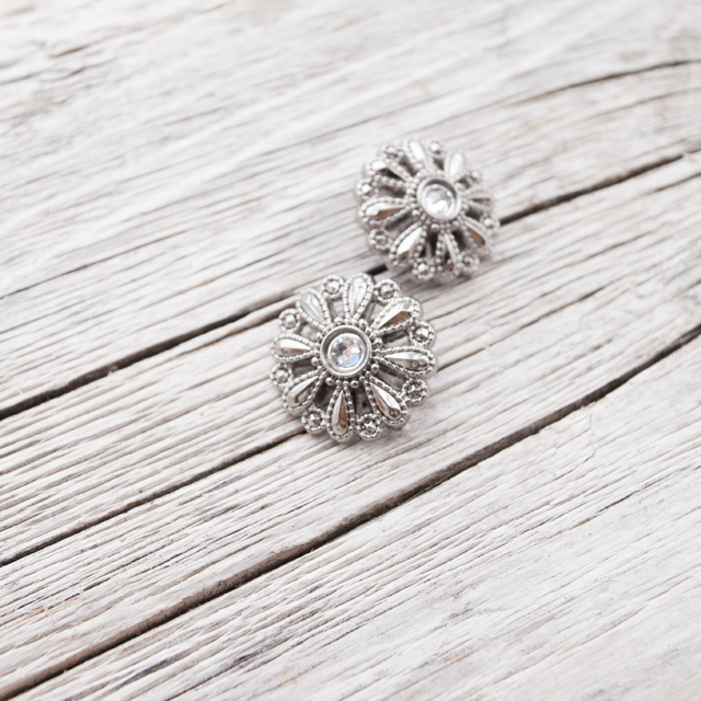 ビジューボタン