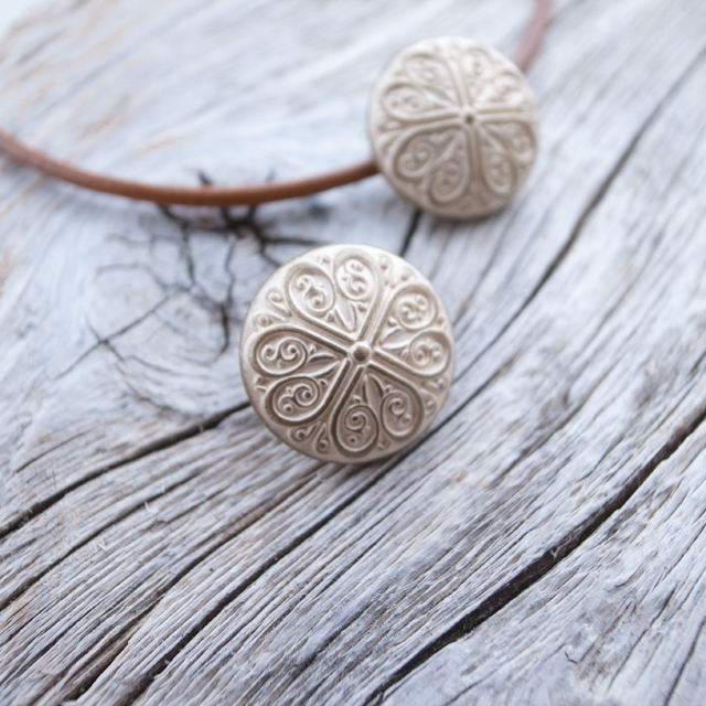 コンチョボタン