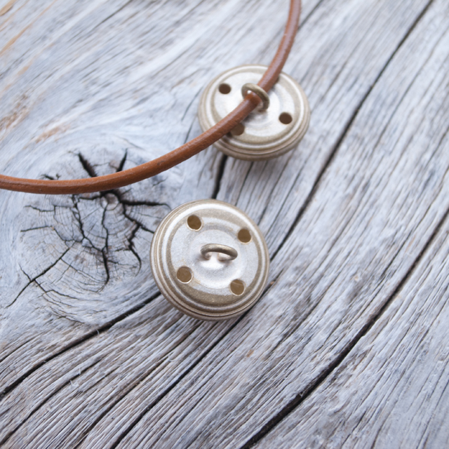 コンチョボタン