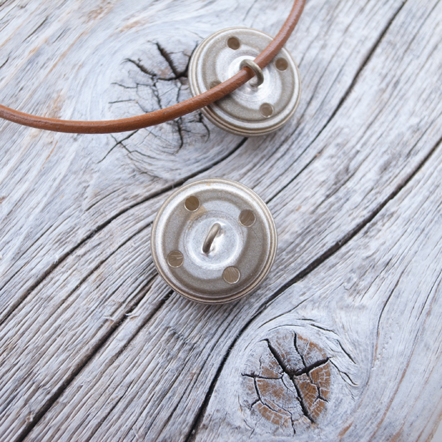 コンチョボタン