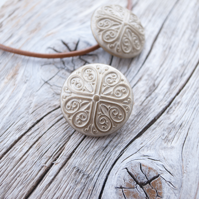 コンチョボタン