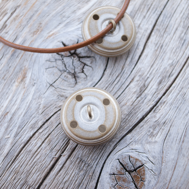 コンチョボタン