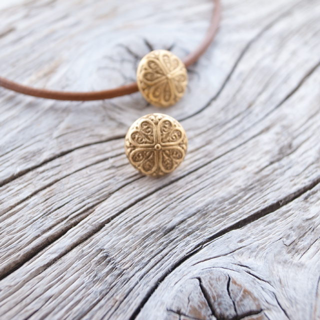 コンチョボタン