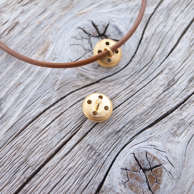 コンチョボタン