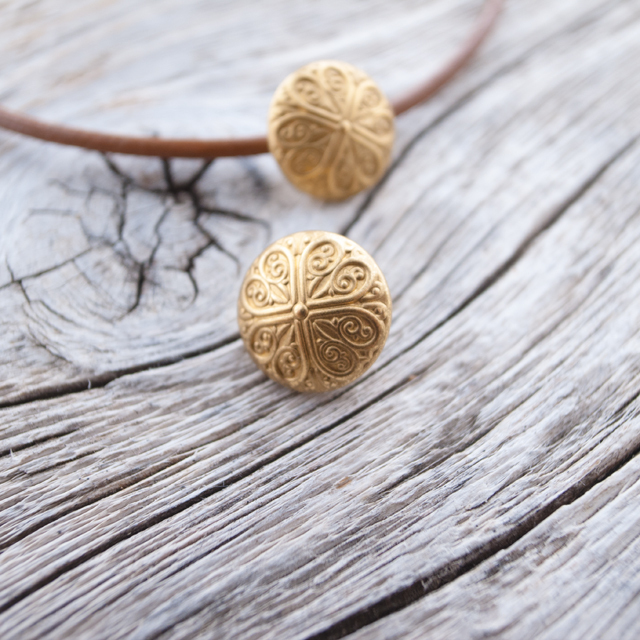 コンチョボタン