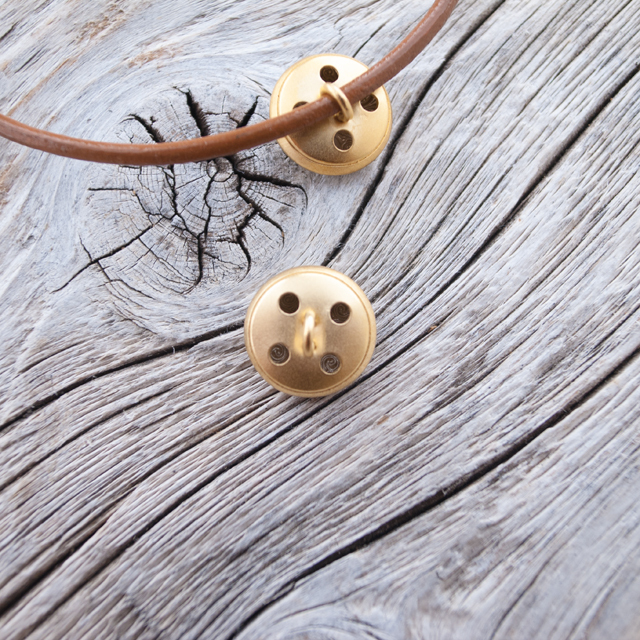 コンチョボタン