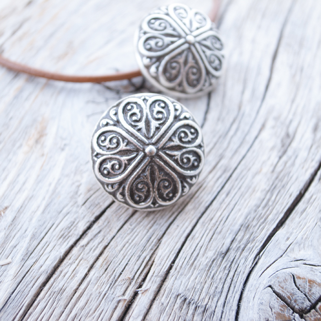 コンチョボタン