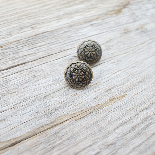 コンチョボタン