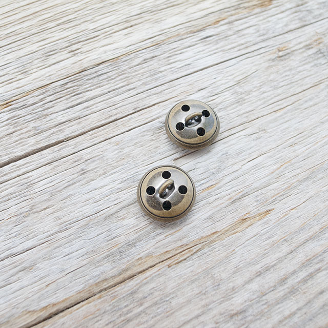 コンチョボタン