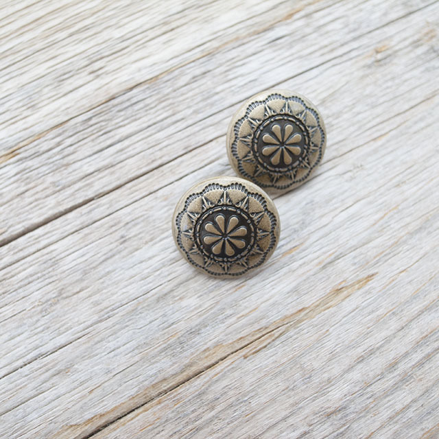 コンチョボタン