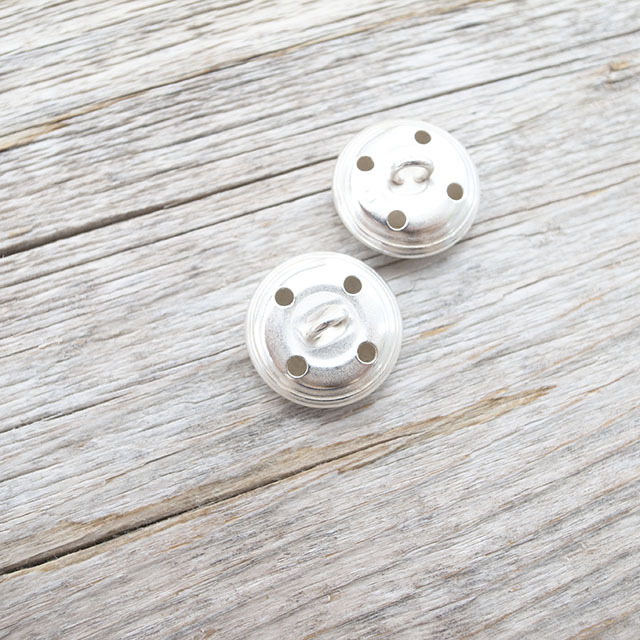 コンチョボタン