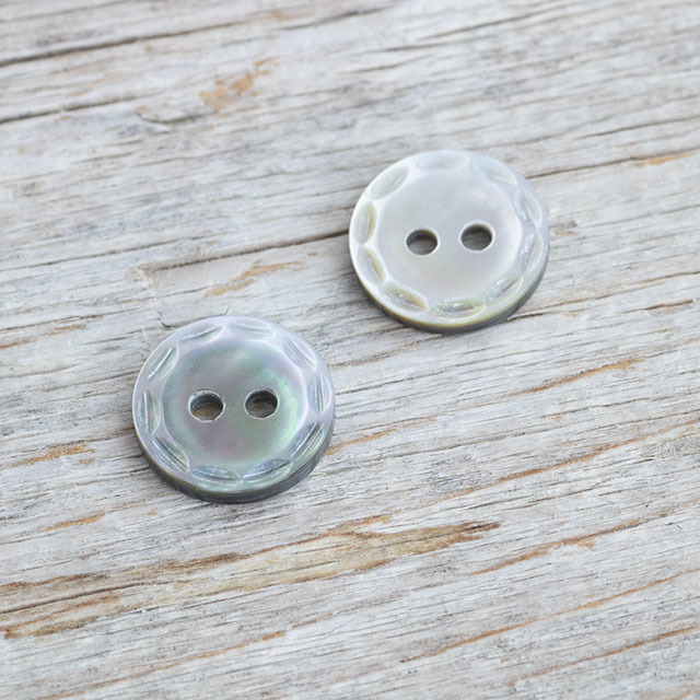 【丸型(デザイン ステッチ)】黒蝶貝ボタン#bt036 2穴11.5mm