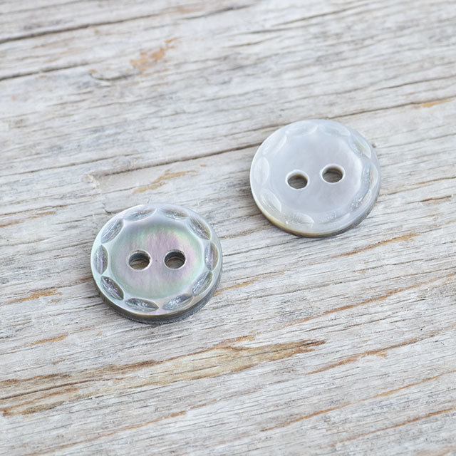 【丸型(デザイン ステッチ)】黒蝶貝ボタン#bt036 2穴13mm