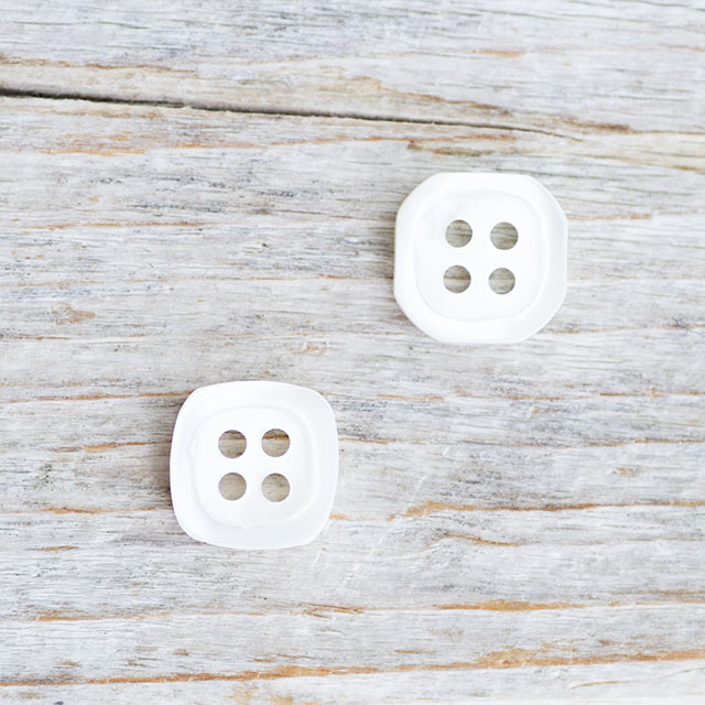 【四角いボタン】高瀬貝ボタン#bt039 4穴11.5mm