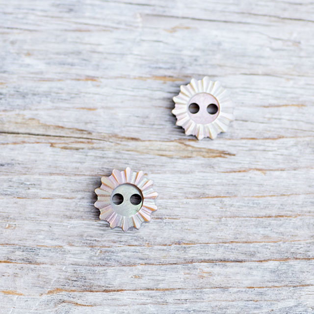 【shooting star 流れ星ボタン】茶蝶貝 貝ボタン#bt134 2穴10mm