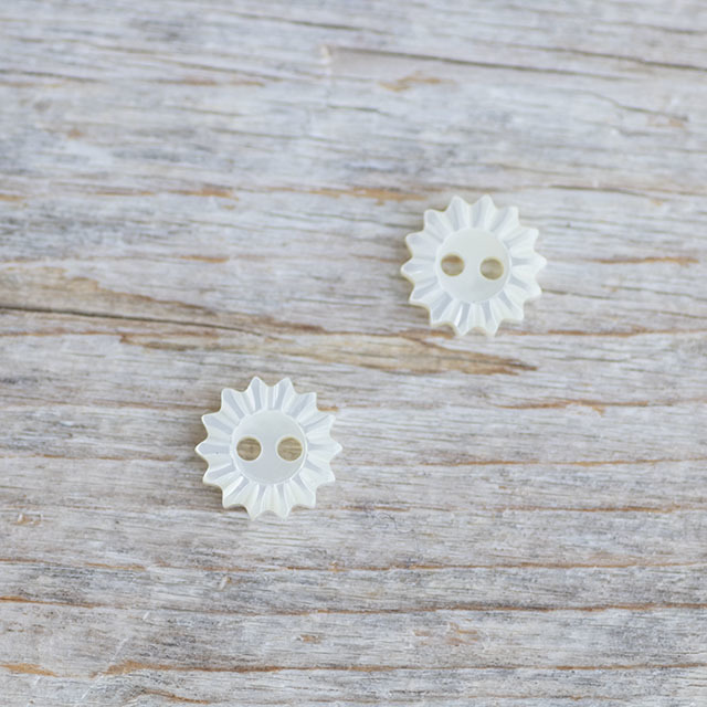 【shooting star 流れ星ボタン】高瀬貝 貝ボタン#bt134 2穴10mm