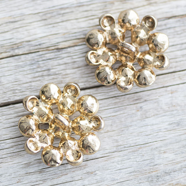 ビジューボタン