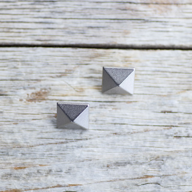 スタッズボタン