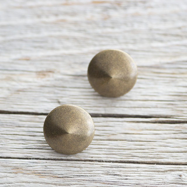 スタッズボタン