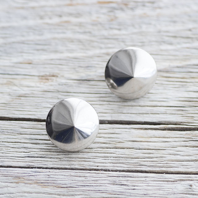 スタッズボタン