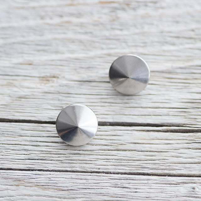 スタッズボタン