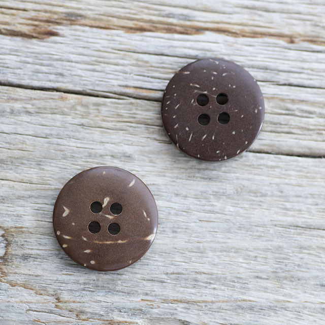 ココナッツ（ヤシ）ボタン 18mm《ボタン専門店タカシマ》 ボタン