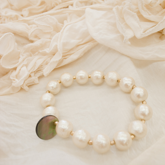 【10分で作れる アクセサリーキット】黒蝶貝とコットンパールのブレスレット