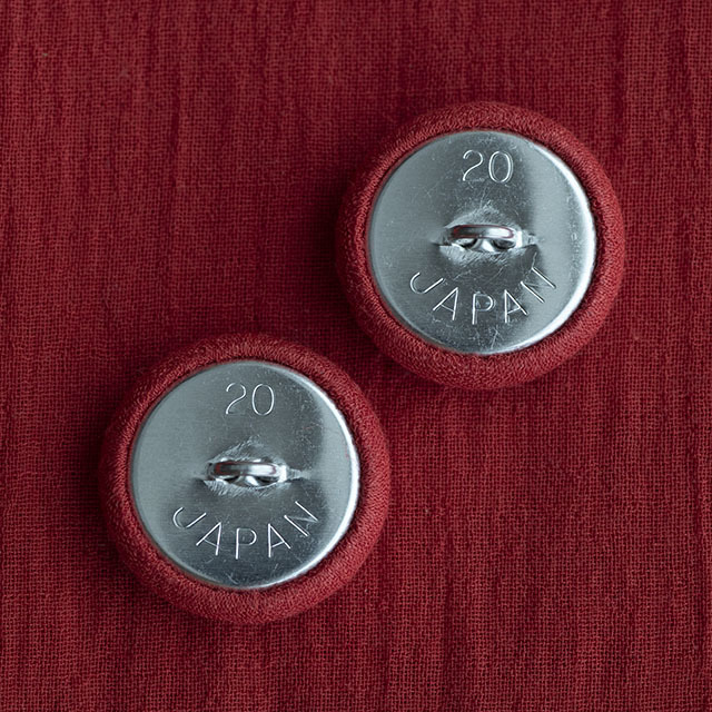 赤いくるみボタン