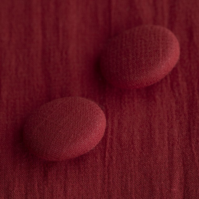 赤いくるみボタン