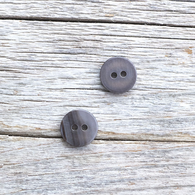 ★ ビンテージ未使用本鼈甲白黒蝶貝18金帯留め　★ 高瀬貝 11.5mm|貝ボタン□タカシマ□